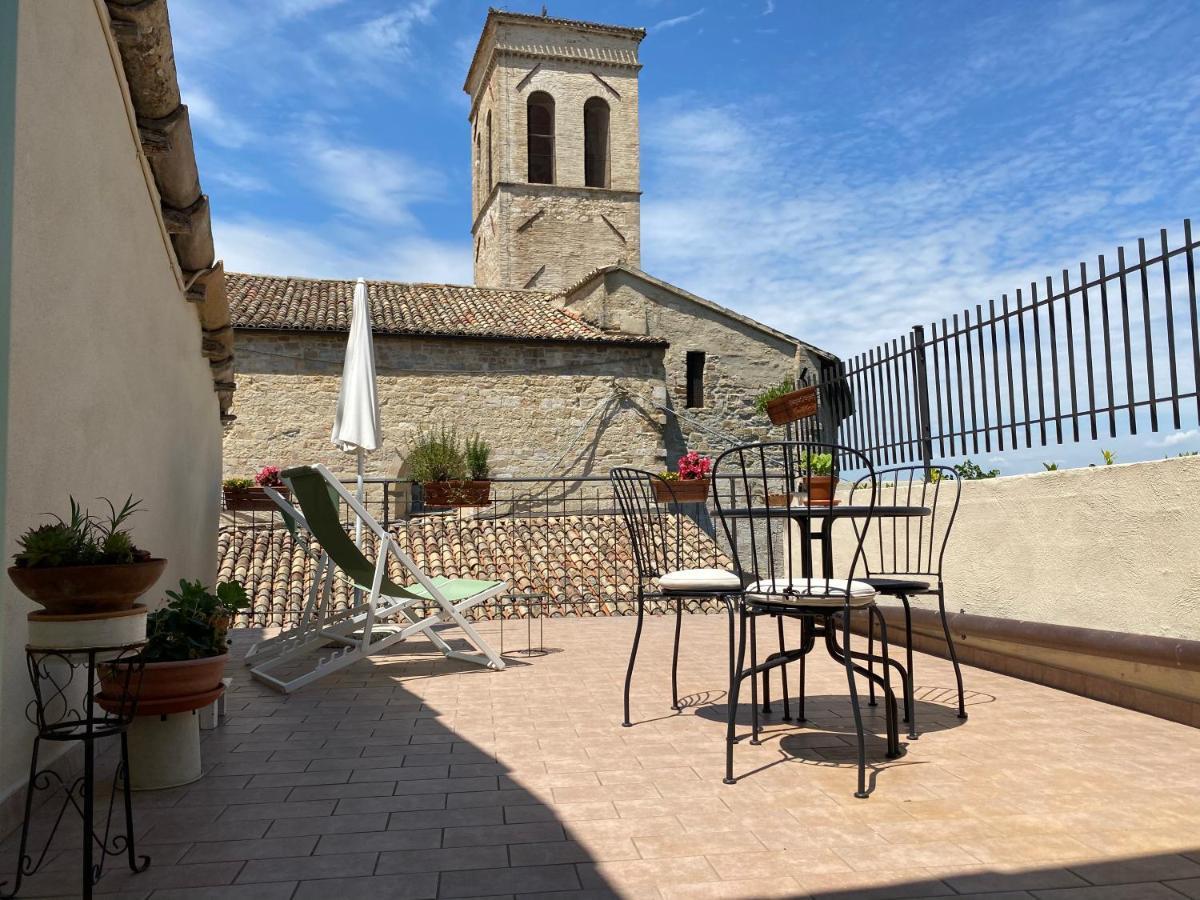 App. Con Terrazza Panoramica In Centro-Montefalco Eksteriør billede