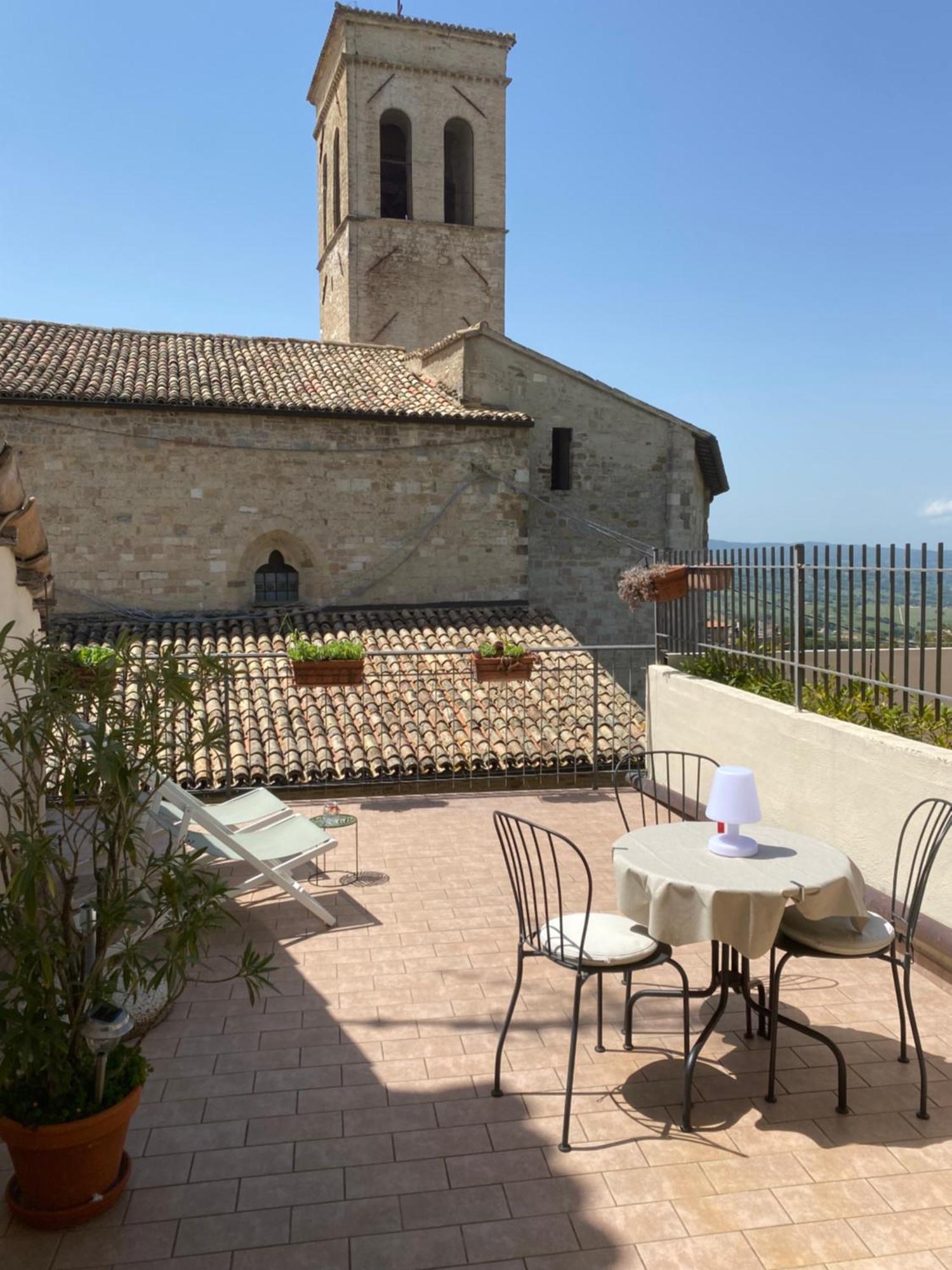 App. Con Terrazza Panoramica In Centro-Montefalco Eksteriør billede