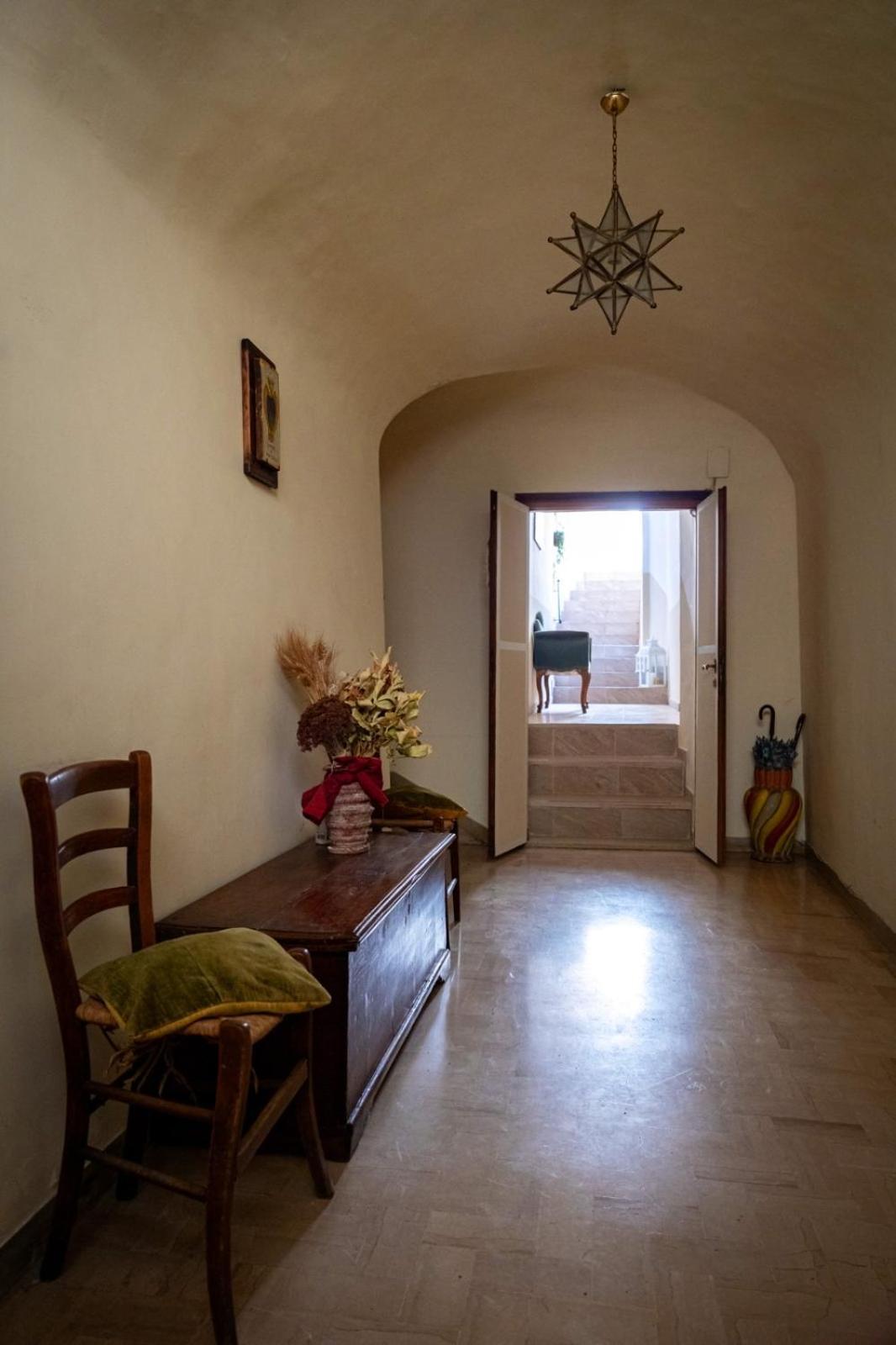 App. Con Terrazza Panoramica In Centro-Montefalco Eksteriør billede